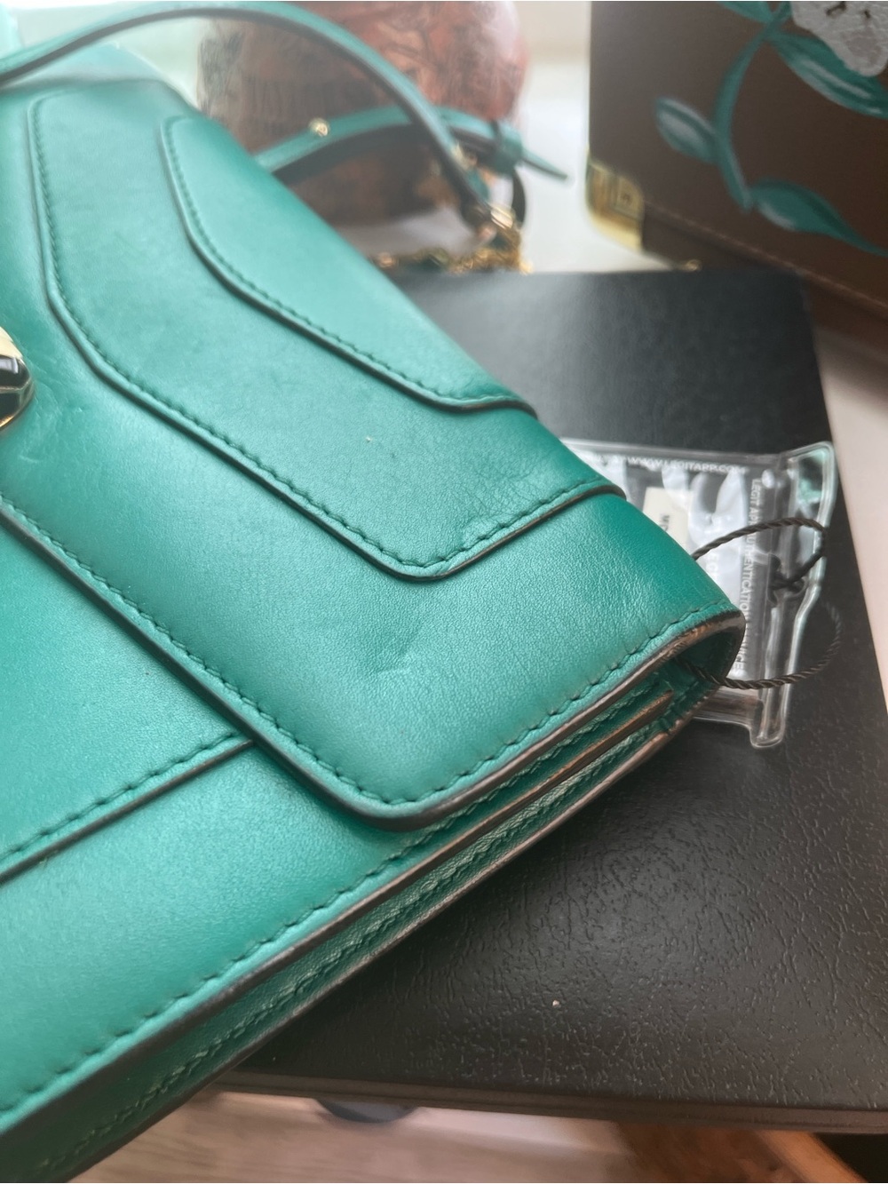 Elegant Green Leather Crossbody with BROKEN Gold Chain and Serpent Clasp - Picture 8 of 9